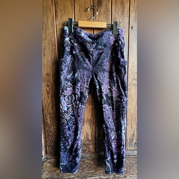 Lululemon Time To Sweat Crop *23"
Memoir Multi Purple - Picture 4 of 7